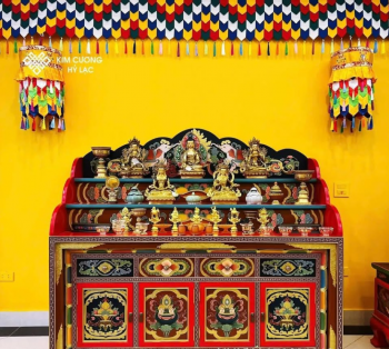 Bàn thờ Mật Tông